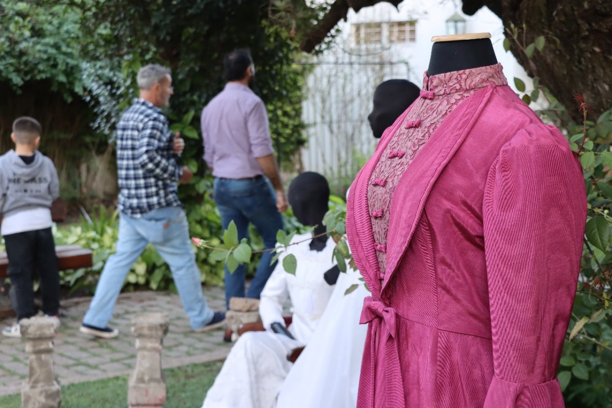 Imagen de La Feria Pasaje Azotea le da vida al histórico empedrado frente al museo
