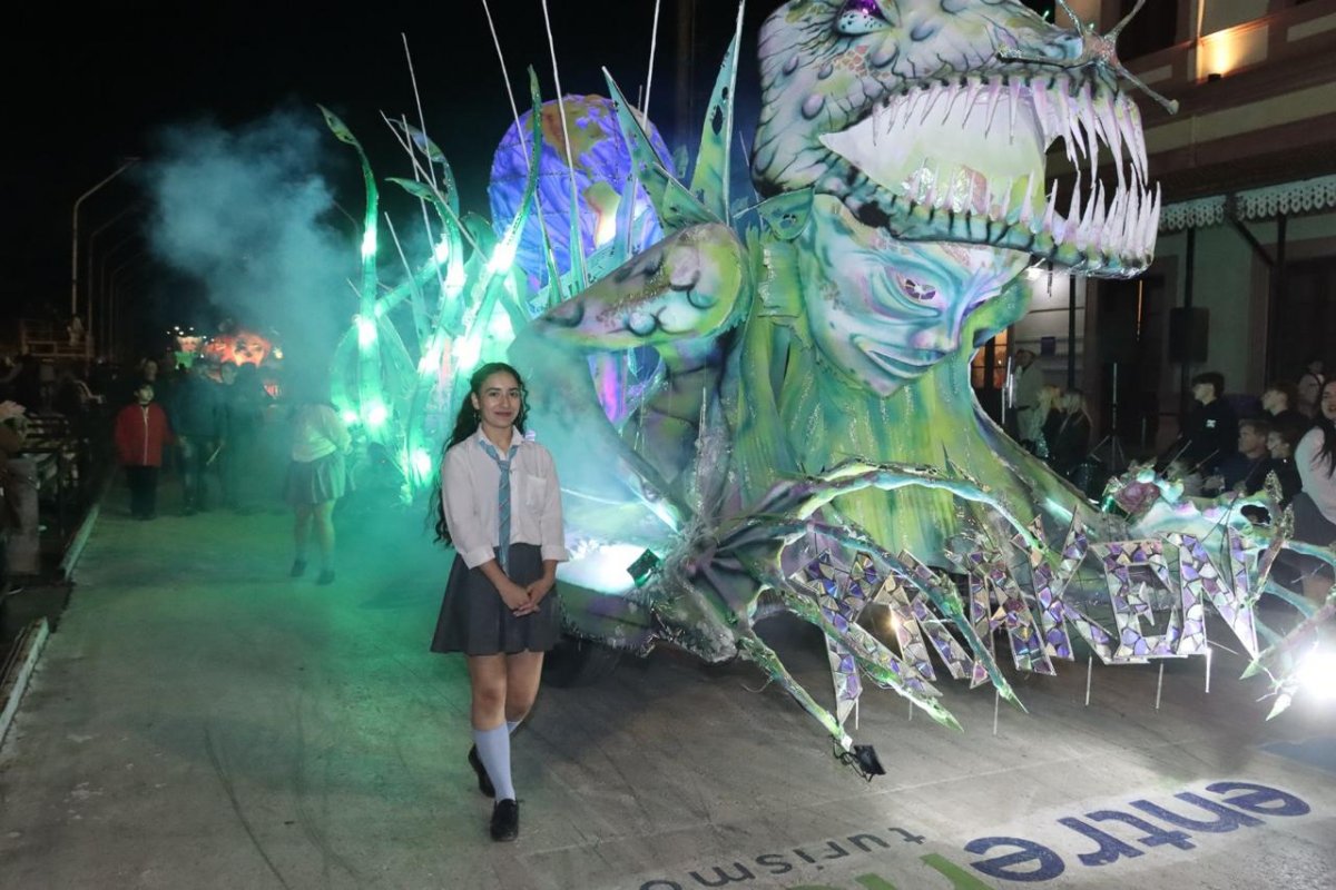 Imagen de La juventud y la creatividad vuelven a brillar en la Fiesta de Carrozas Estudiantiles 2025