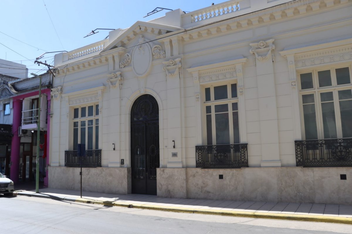 Imagen de Noche de teatro, fotos y tango en la Casa De Deken 